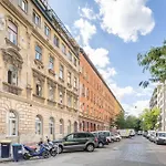 Spacious - Cozy - * Budapest